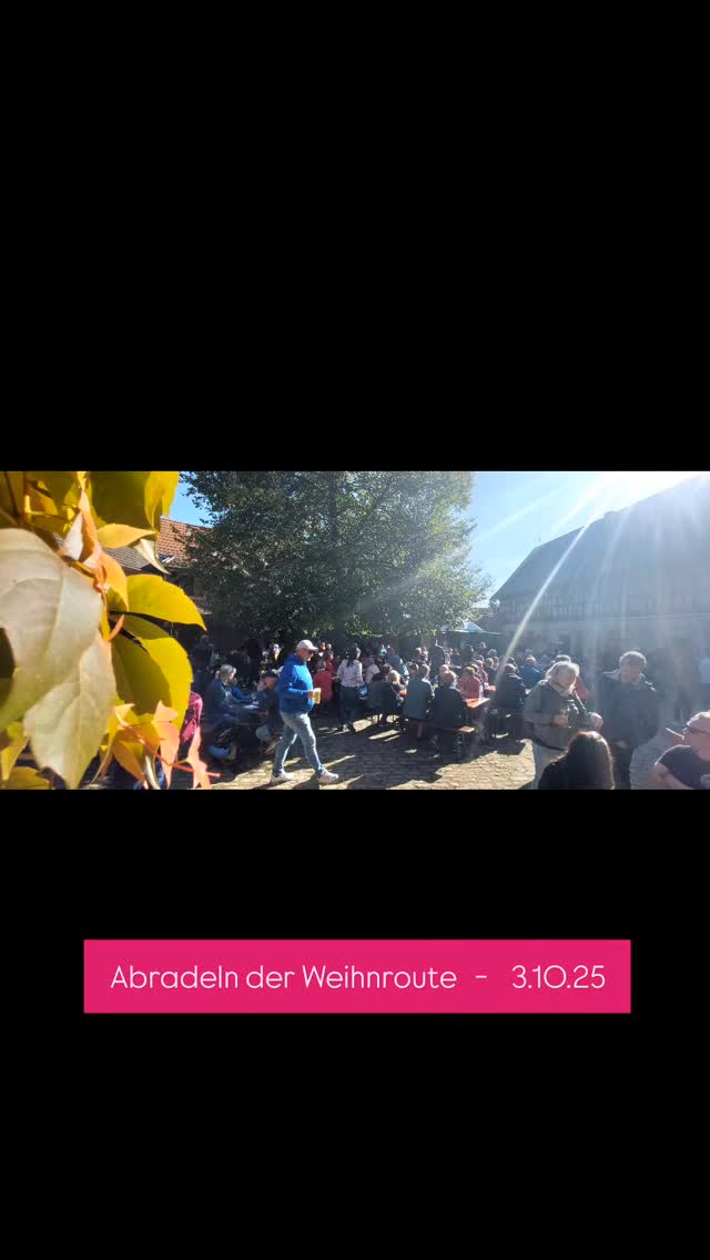 Oktober: mal wieder ist der Hof zum jährlichen Abradeln der Weinroute an der Weißen Elster voller Menschen - und Fahrräder ;)